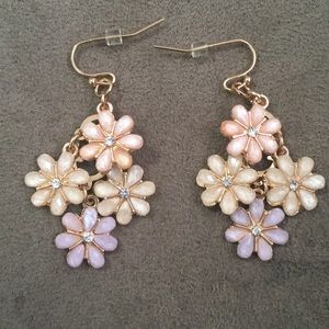 Floral dangling earrings